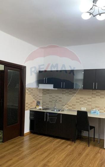 Studio 37 mp de inchiriat in Piata Romana