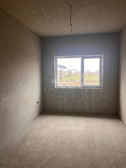 Casa individuala - teren generos - toate utilitatile - living mare - 10