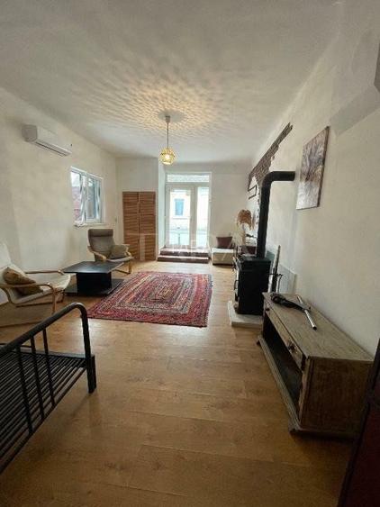 Casă cu două corpuri independente, ideală pentru locuit și închiriere - 2