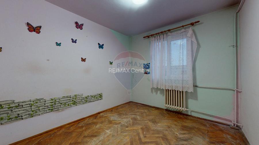 Apartament 3 camere de vânzare, necesită renovare, Săcele - 8