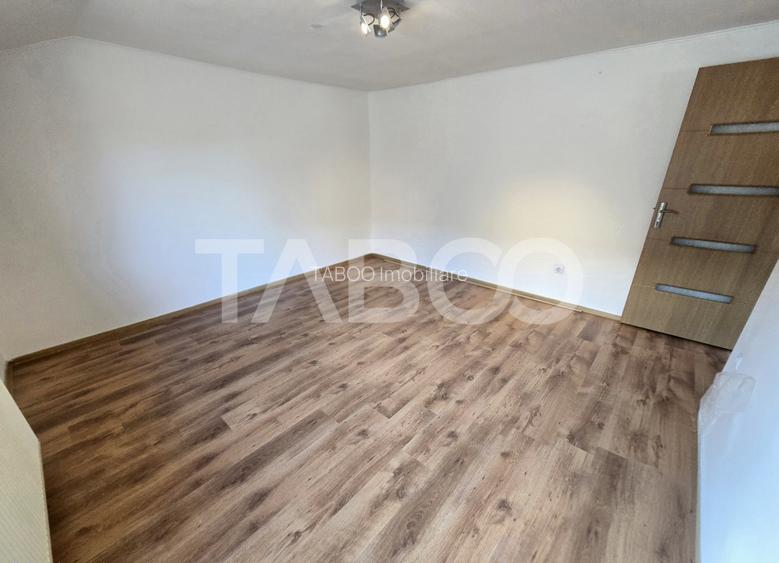 Casa de vanzare cu 6 camere 2 parcari curte libera 200 mp in Selimbar - 13