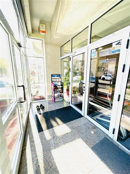 VANZARE SPATIU COMERCIAL Traian Mosilor Stradal Parcare proprie 0 Comision - 24
