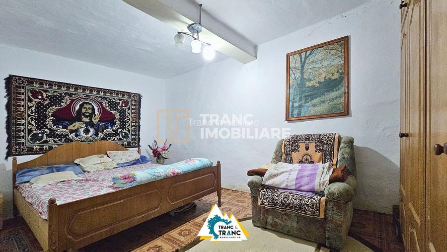 Casă cu 2 camere în stil tradițional, în Iratoșu - 8