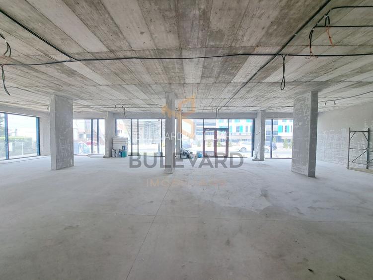 Cladire comerciala situata la drum intens circulat, 1365 mp utili + 20 parcari - 16