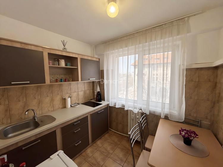 Apartament cu 2 camere de închiriat | Vedere către Piața Ovidiu - 11