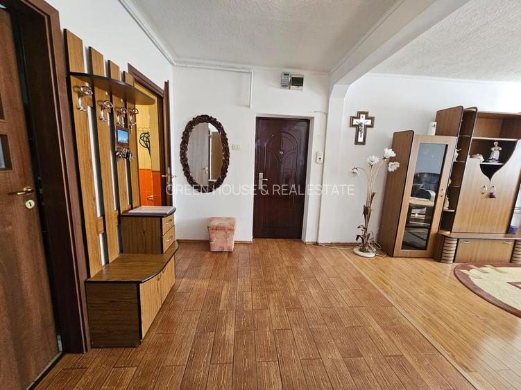 Apartament 3 camere + boxă de închiriat – Strada Carpați - 5