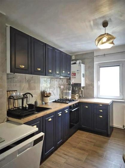 COMPLEXUL STUDENTESC - BLOC IZOLAT - 3 CAMERE - 2 BAI - 2 BALCOANE - CENTRALA PR - 6