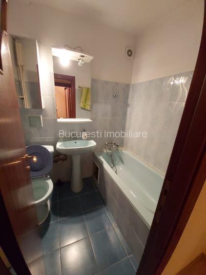 Apartament 3 camere,1 Decembrie metrou,Piata, decomandat, bloc REABILITAT TERMIC - 4