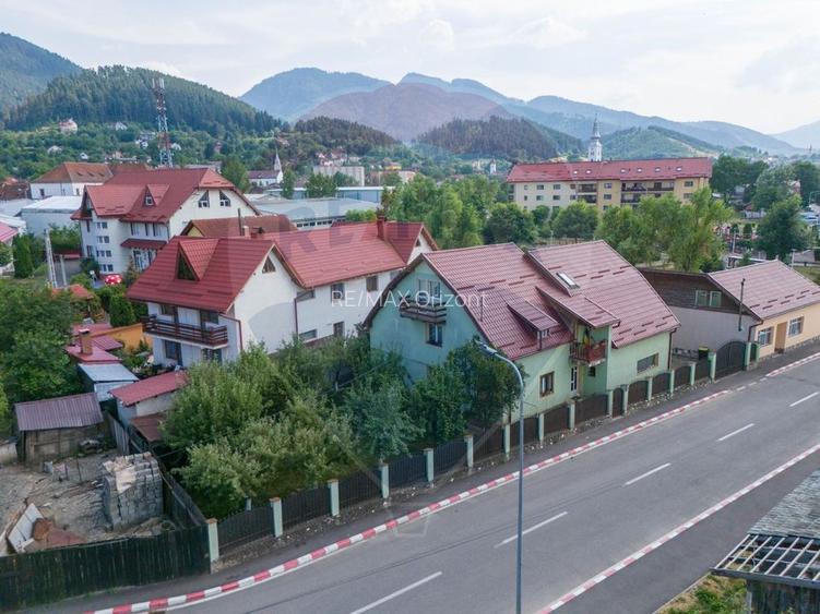 Casa si Spatiu comercial  în zona Centrala Secele - 3