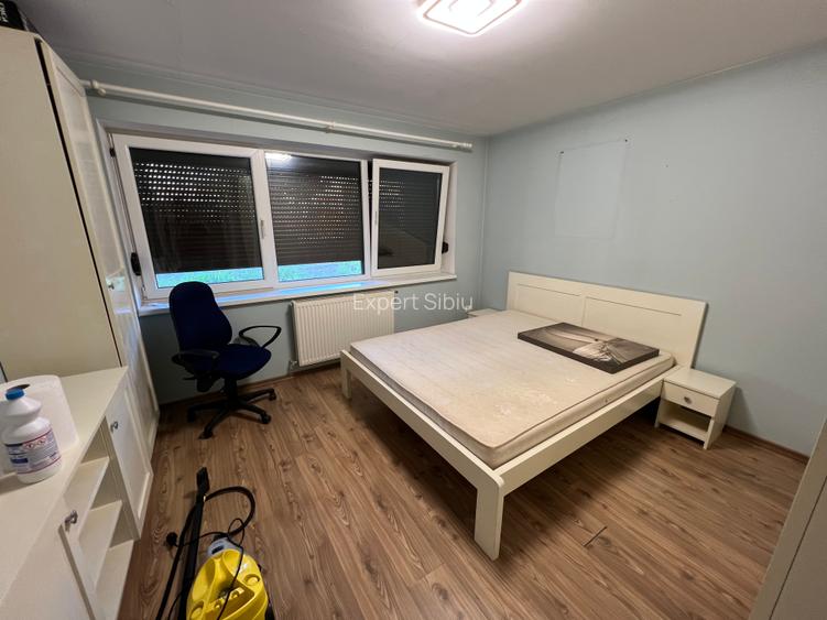 INCHIRIEZ apartament 2 camere cu curte,renovat,zona Strand - 6
