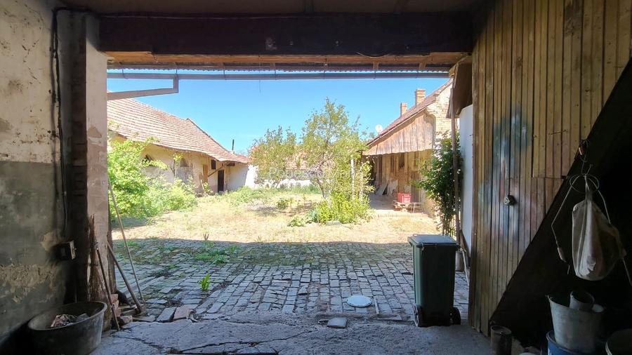 Casă de vânzare. Comloșul Mic Nr 270  - 2