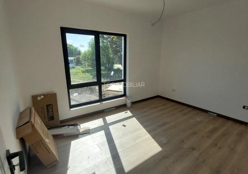 Casa Individuala 4 Camere 2 Bai si 500 Mp Teren in Crevedia - 4