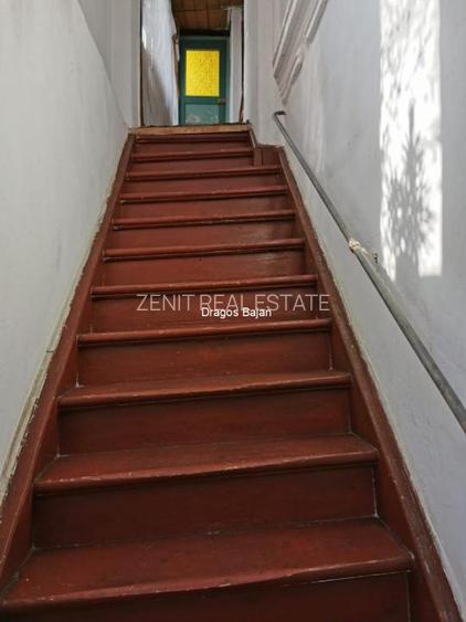 Curte in proprietate // 180mp // Acces stradal - 12