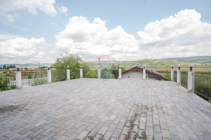 Complex cu Piscină/Cazare de Vânzare, 10.777mp Teren - DN24, Vaslui - 16