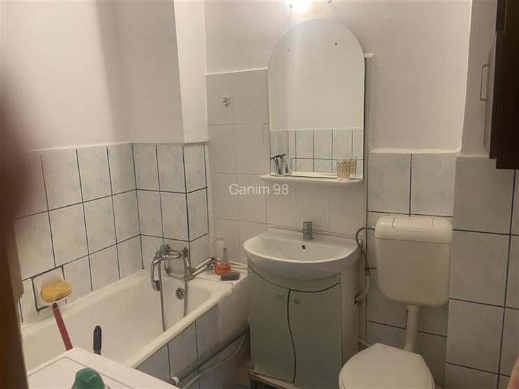 Garsoniera , zona B-dul Independentei , et 2 , 32 mp , decomandata , mobilata si - 9