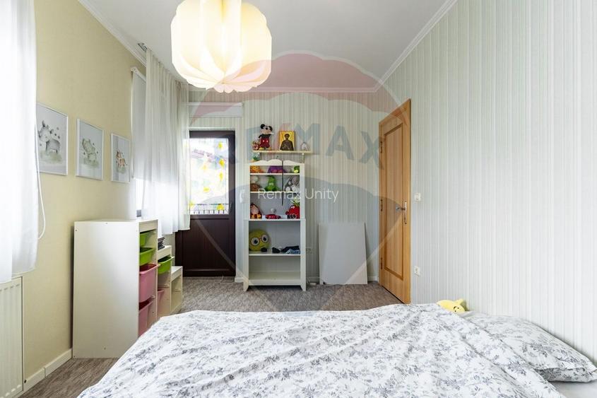 Casă spațioasă 350 mp utili, Teren 650 mp, Garaj subteran, Tractorul - 23