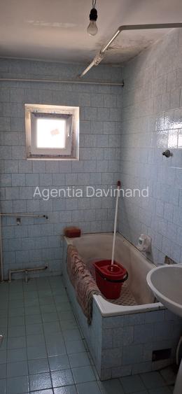 Ap. 3 camere , decomandat,  etajul 3/3 ( acoperis nou),  zona Petre Liciu. - 3