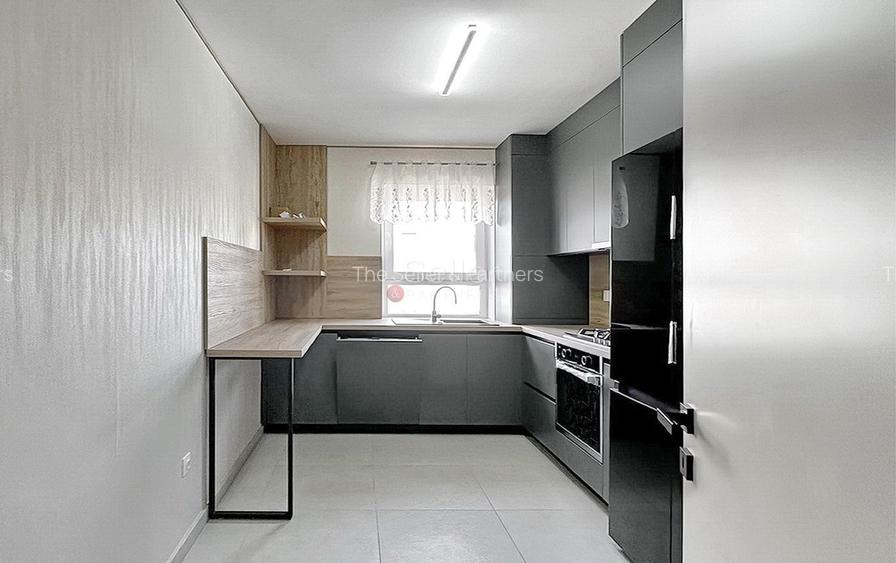 Structura Generoasa Zona Coresi Mall - 19