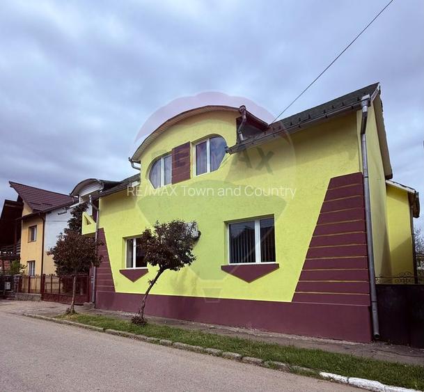Casă / Vilă cu 6 camere de vânzare - 1