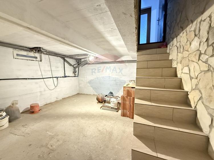 Casă / Vilă cu 7 camere de vânzare în Ovidiu Sud Constanta - 1