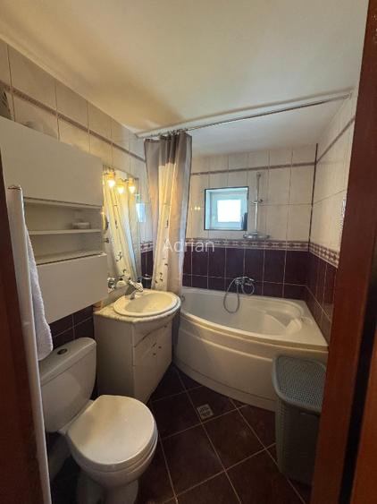 Proprietar, vând apartament decomandat cu 3 camere, având o suprafață de 84 mp,  - 10