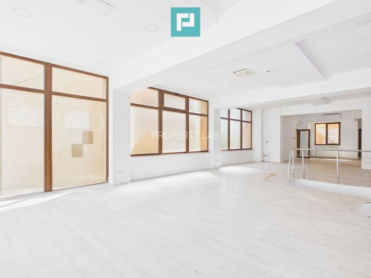 Spațiu comercial renovat, vitrină 8 m, Etaj 1 - 4