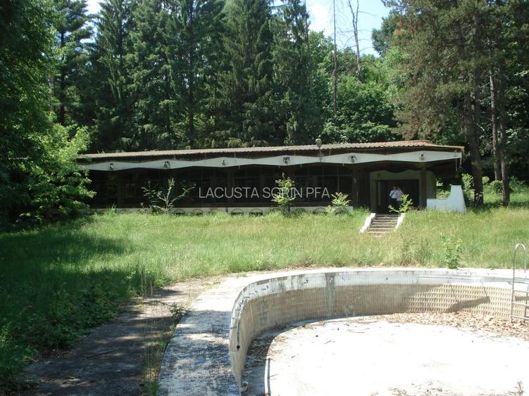 Conac istoric clasa B, 13 ha teren, valoare istorica - 3