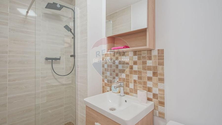 Casă falnică, curte individuală, langă Piața Unirii, în inima Scheilor - 31