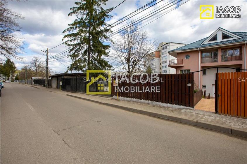 1/2 Duplex  S+D+P+2E, 455 mp in zona centrala a mun. Bacau - 2