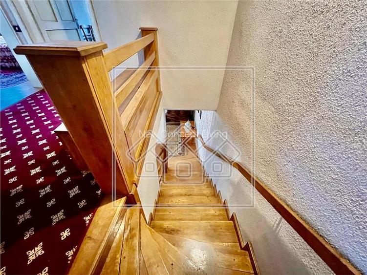 Casa de vanzare in Sibiu - 6 camere, garaj - teren 250 mp - 12