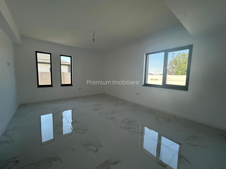 Casa individuala, parter, 4 camere+ parcare,+ curte proprie 380 mp, - 3