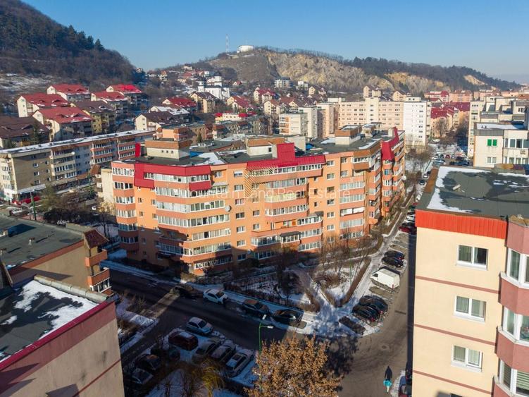 Apartament 3 camere, vedere superbă, Răcădău, str. Carpenului - 16