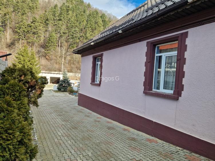 CASA in  BRAN, ZONA CENTRALA, 400 m distanta fata de Castel.  - 3
