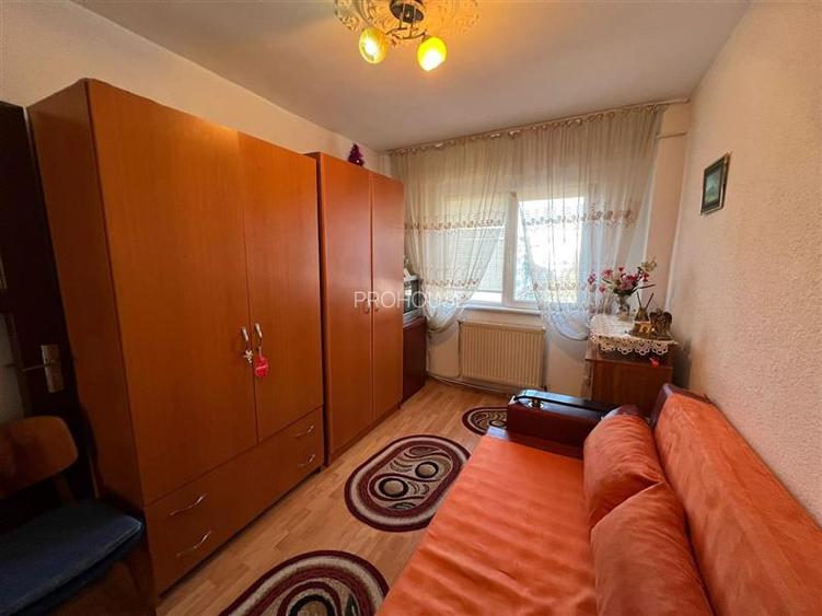 Aleea Visinului- zona Adriatica- 3 camere decomandate - 10