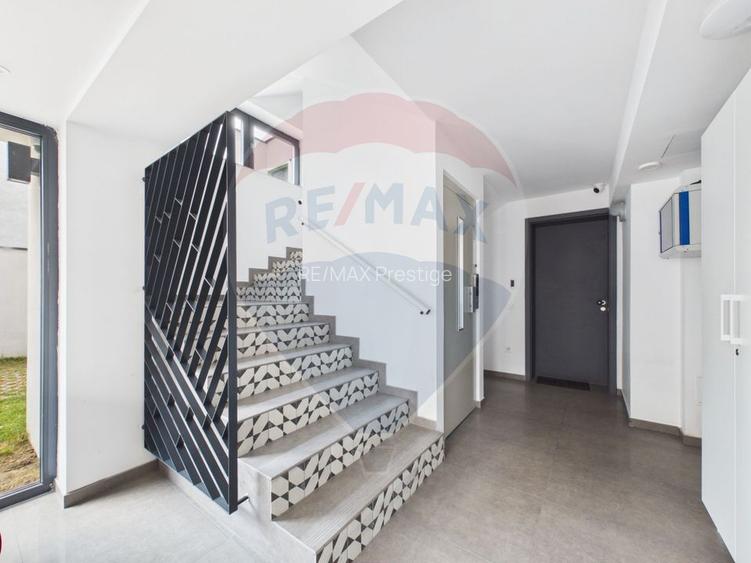 Apartament la parter ce are curte proprie ,  2 camere in Bloc nou - 22