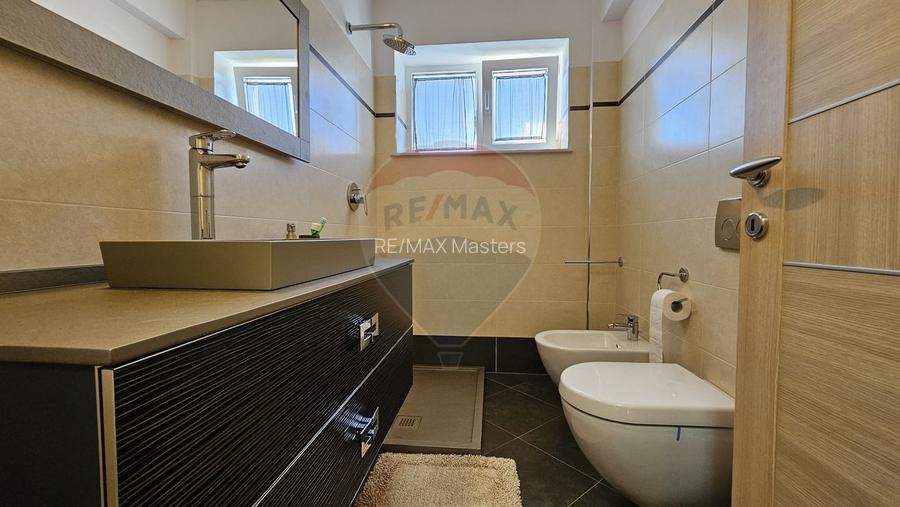 Casă / Vilă de lux cu 8 camere de vânzare in Obcini, Suceava - 45