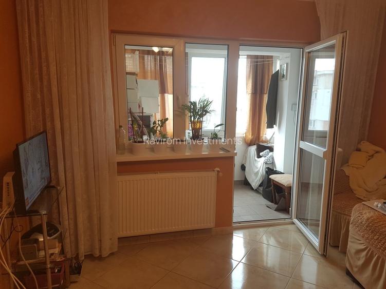 Apartament doua camere semidecomandat, etaj trei renovat bucatarie mare, mobilat - 4
