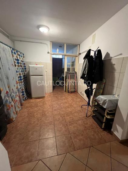 Vila 10 camere | Curte| Vitan | Metrou| Mihai Bravu 10' - 12