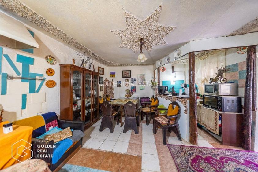 Casa în Curtici cu două corpuri de cladire, teren de 1080mp, comision 0 % - 8