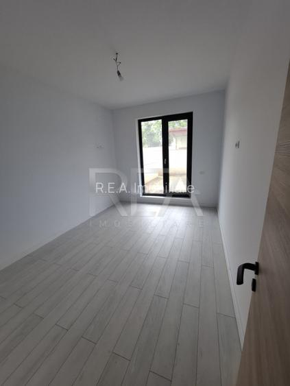3 camere P/5, parcare, centrala, gradina,  Bdul Timisoara. - 2