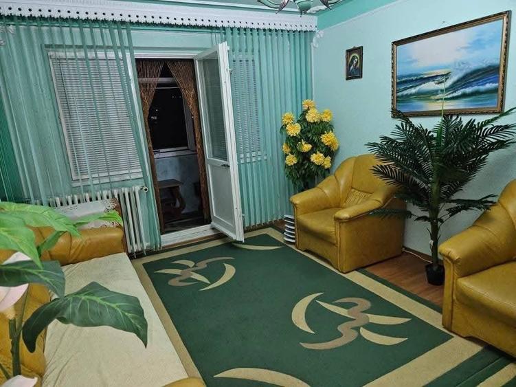 Apartament cu 3 camere, zona Alexandru cel Bun
