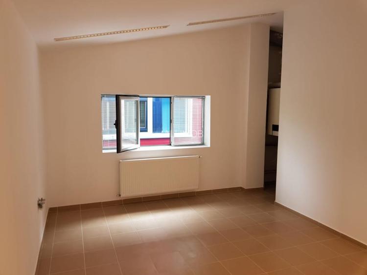 Spatiu birouri si depozit in Ploiesti, zona Xenia. - 9