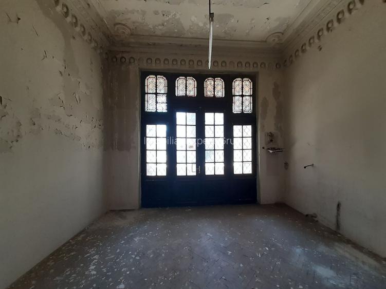 Casa in stil brancovenesc si teren 1750 mp in zona Piata Romana - 2