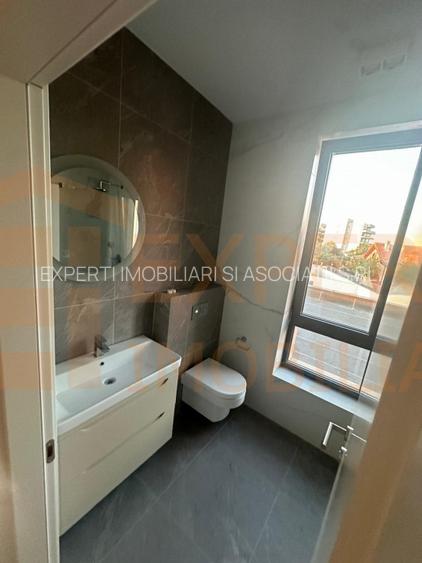 Vila deosebita de vanzare - zona Mamaia Nord pe malul lacului ; COMISION 0% - 13