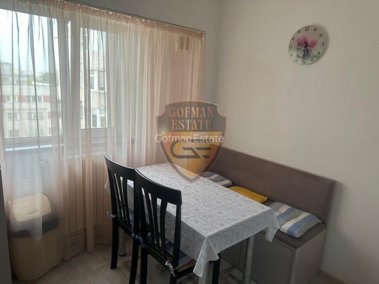 Apt 3 camere, decomandat, ICIL, 2 bai, 2 balcoane, 3 TV, A/C, et. 5 / 8 - 2