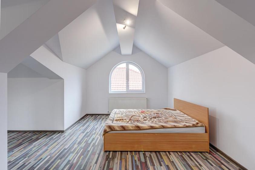 Vilă Spațioasă de Închiriat în Crevedia – Ideală pentru Familie (P+1+M) - 25