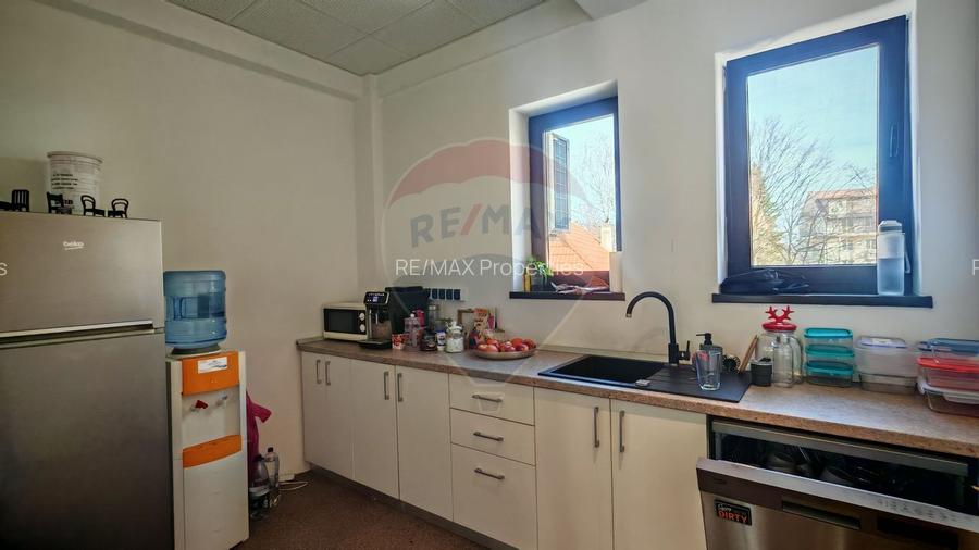 Cladire de birouri de 943.29mp de vânzare în zona Hipodrom 1 - 3