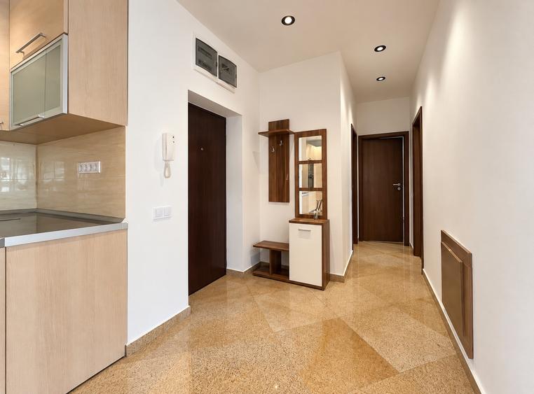 Margeanului,et. 3,bl.2008,centrala proprie,renovat,mobilat,curte interioara.