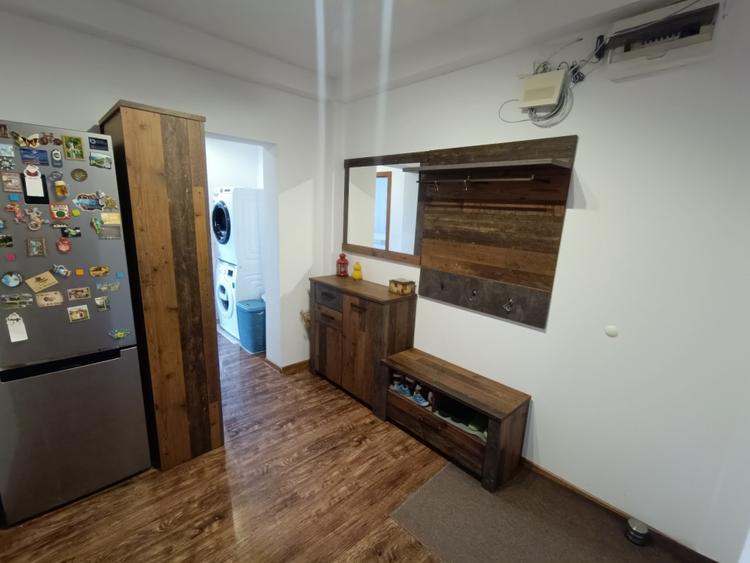 Bloc Nou/Girocului - Apartament decomandat cu 2 camere