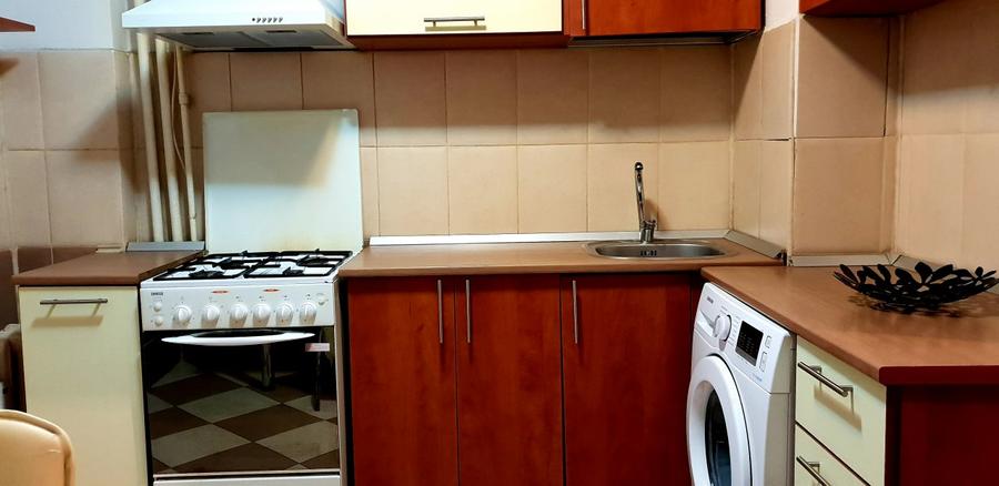 PROPRIETAR, Garsoniera 13 Sept , stradal, bloc mixt, 45m, et3, decomandat